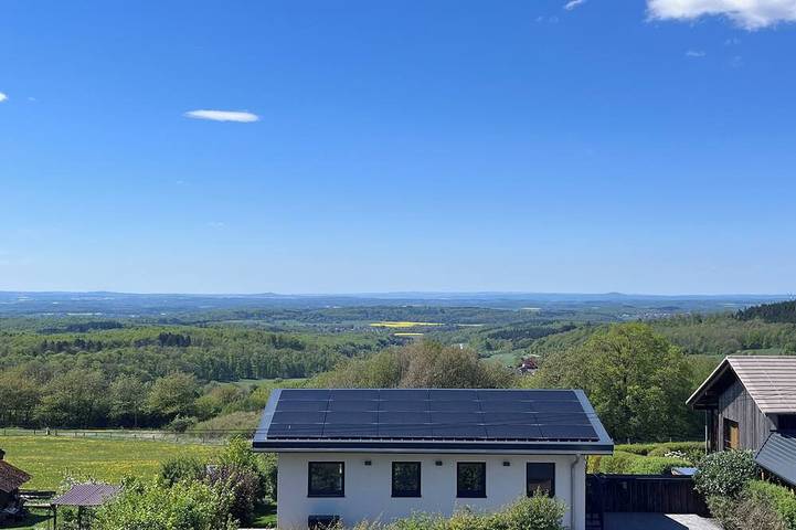 Ferienhaus für 6 Personen, mit Balkon und Sauna sowie Garten und Whirlpool am Vogelsberg Region