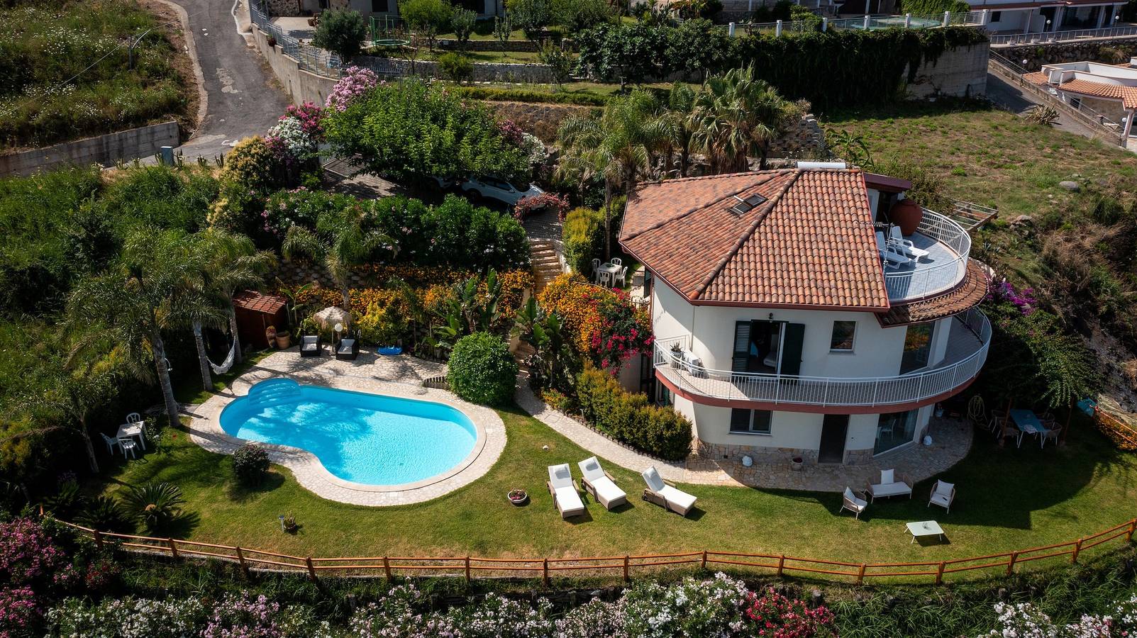 Villa 'Infinity' con piscina e vista mare, Wi-Fi e aria condizionata in Zambrone, Provincia di Vibo Valentia