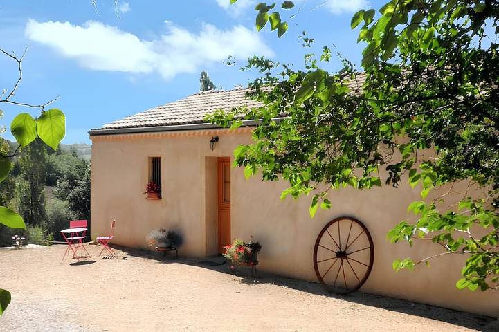 Location de vacances pour 6 personnes, avec jardin à Molières