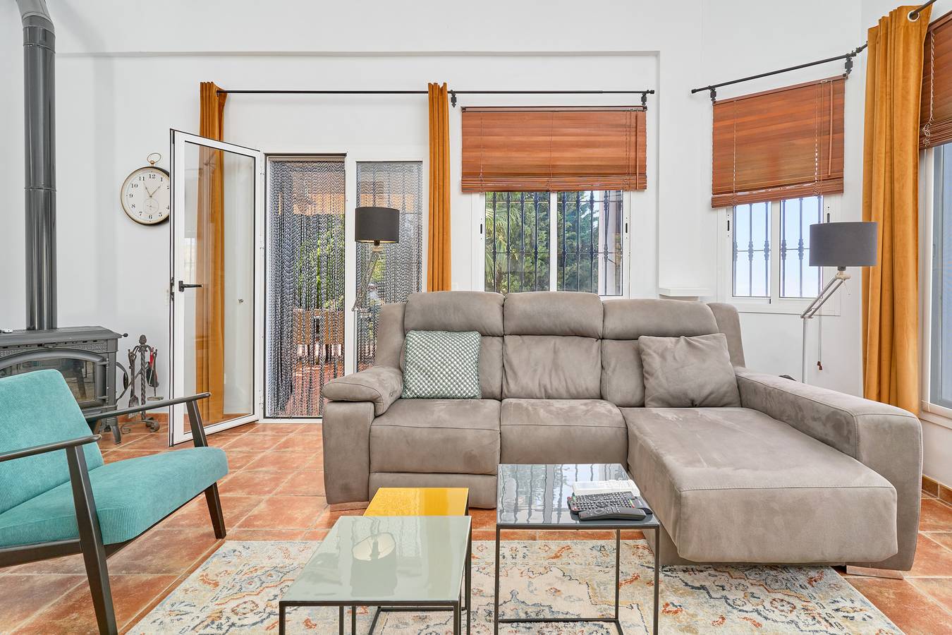 Villa 'Amapola' con vistas al mar, piscina privada y Wi-Fi in Sayalonga, Costa del Sol