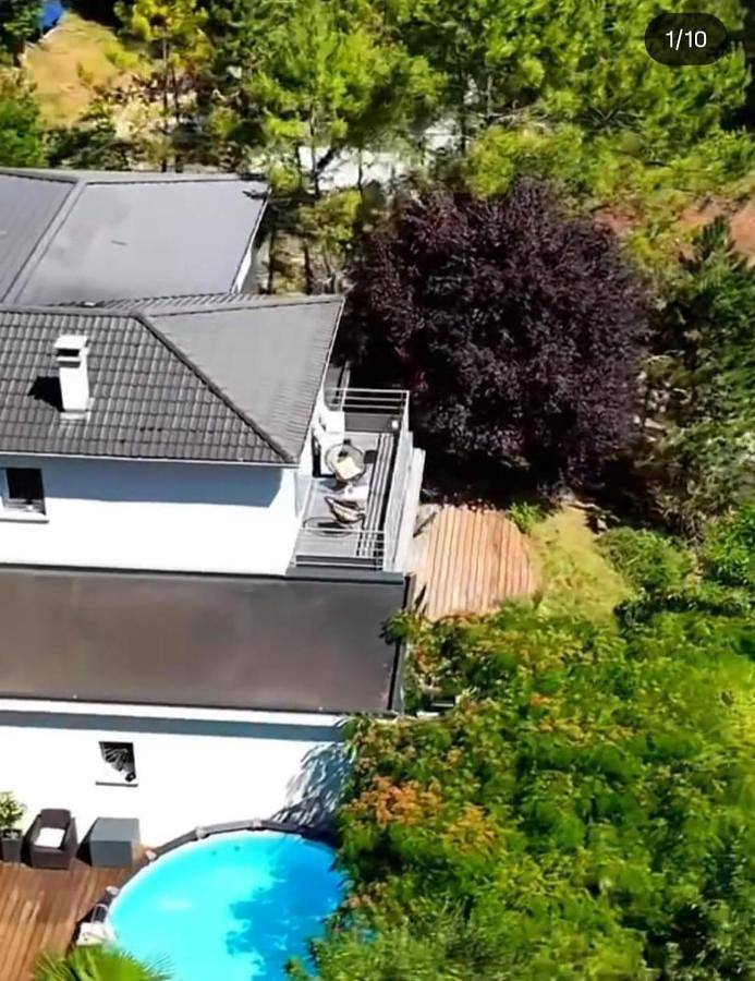 Location de vacances pour 10 personnes, avec piscine ainsi que jacuzzi et balcon à Antonne-et-Trigonant - 2