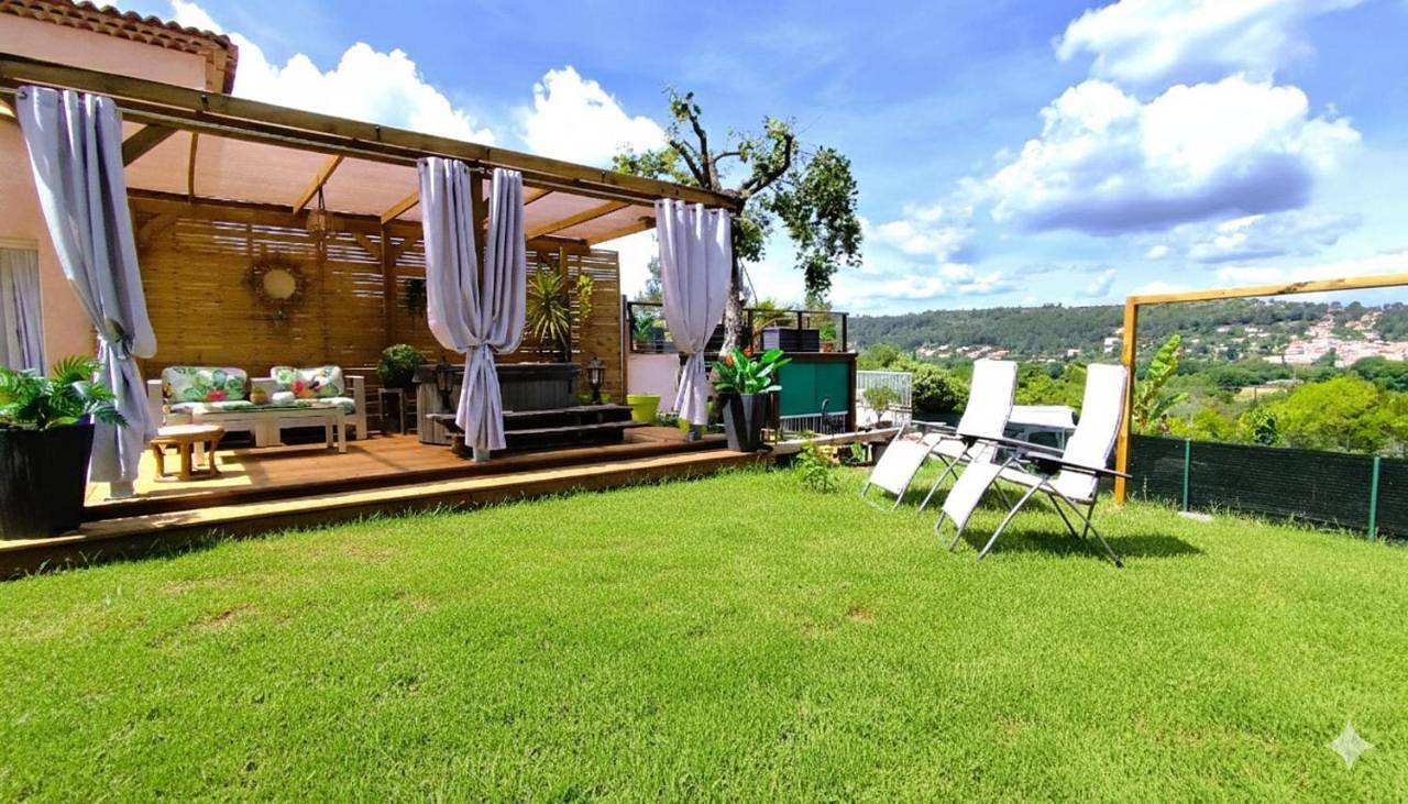 Charmant studio avec terrasse et jardin au cœur de la Provence 4 étoiles in Camps-la-Source, Côte méditerranéenne (France)