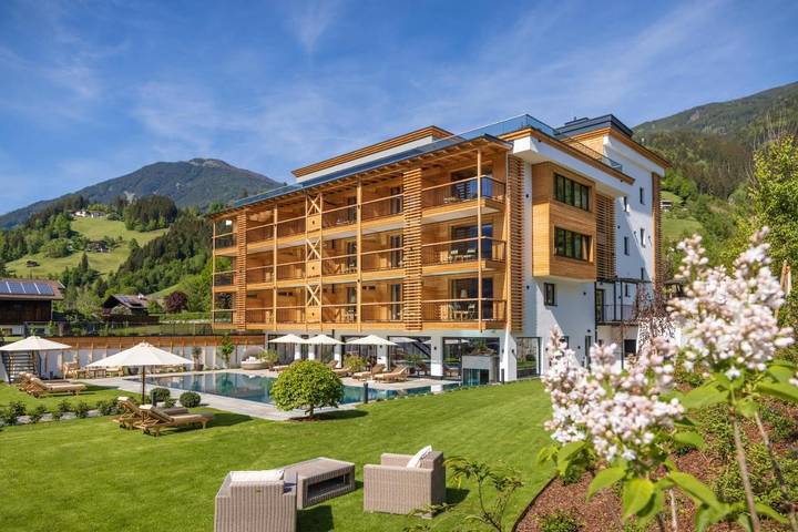 Hotel für 2 Personen, mit Ausblick und Garten sowie Pool und Sauna in Stumm