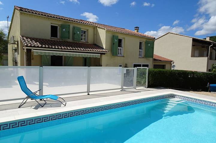 Location de vacances pour 9 personnes, avec jardin à La Tour-sur-Orb