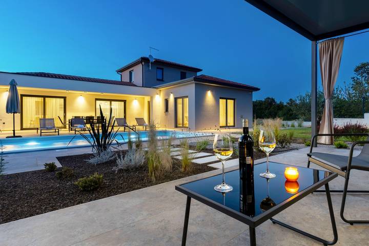 Villa für 6 Personen, mit Garten und Pool sowie Terrasse - 1