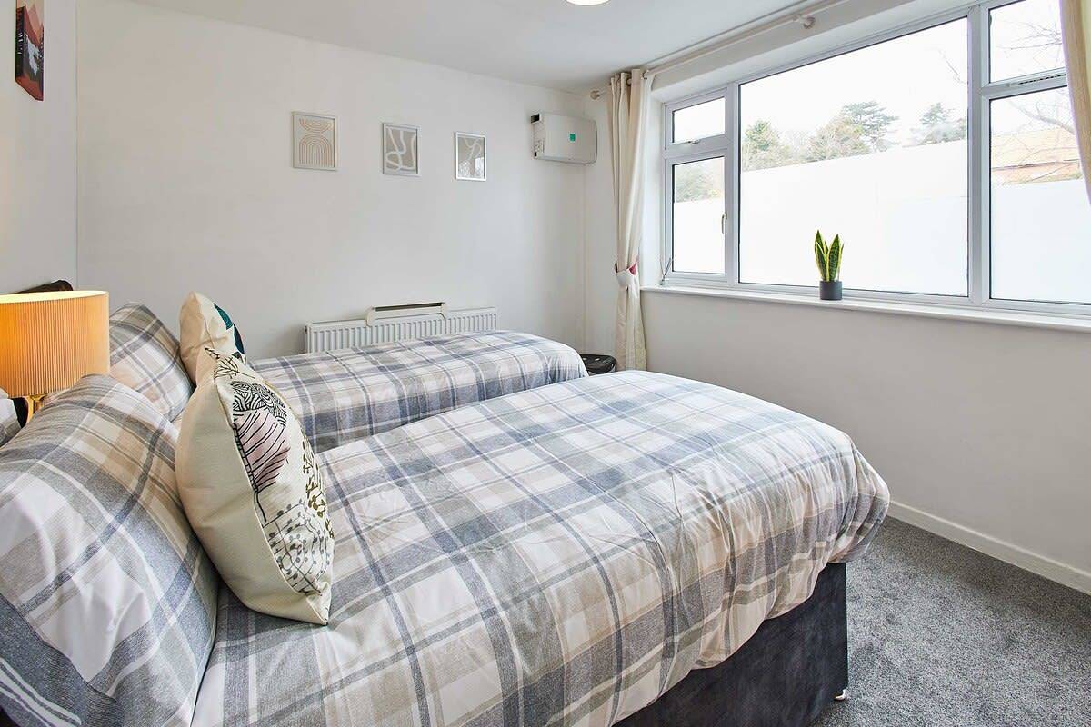 Entire apartment, Host & Stay | Shaftsbury in Burton Joyce, Nottinghamshire