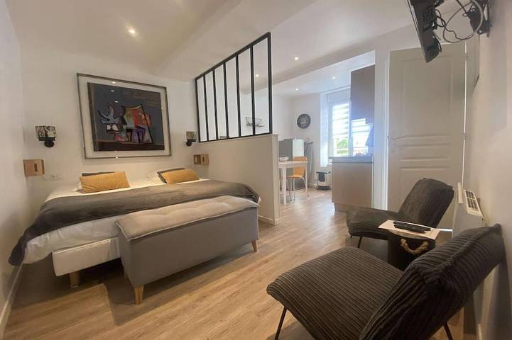 Appartement entier, Il y a de l'amour dans l'air -studio lit king size in Arromanches-les-Bains, Région de Bayeux