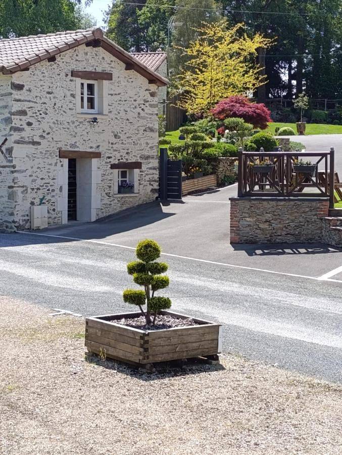 Location de vacances pour 6 personnes, avec piscine ainsi que jardin et jacuzzi, adapté aux familles à Le Boupère - 4
