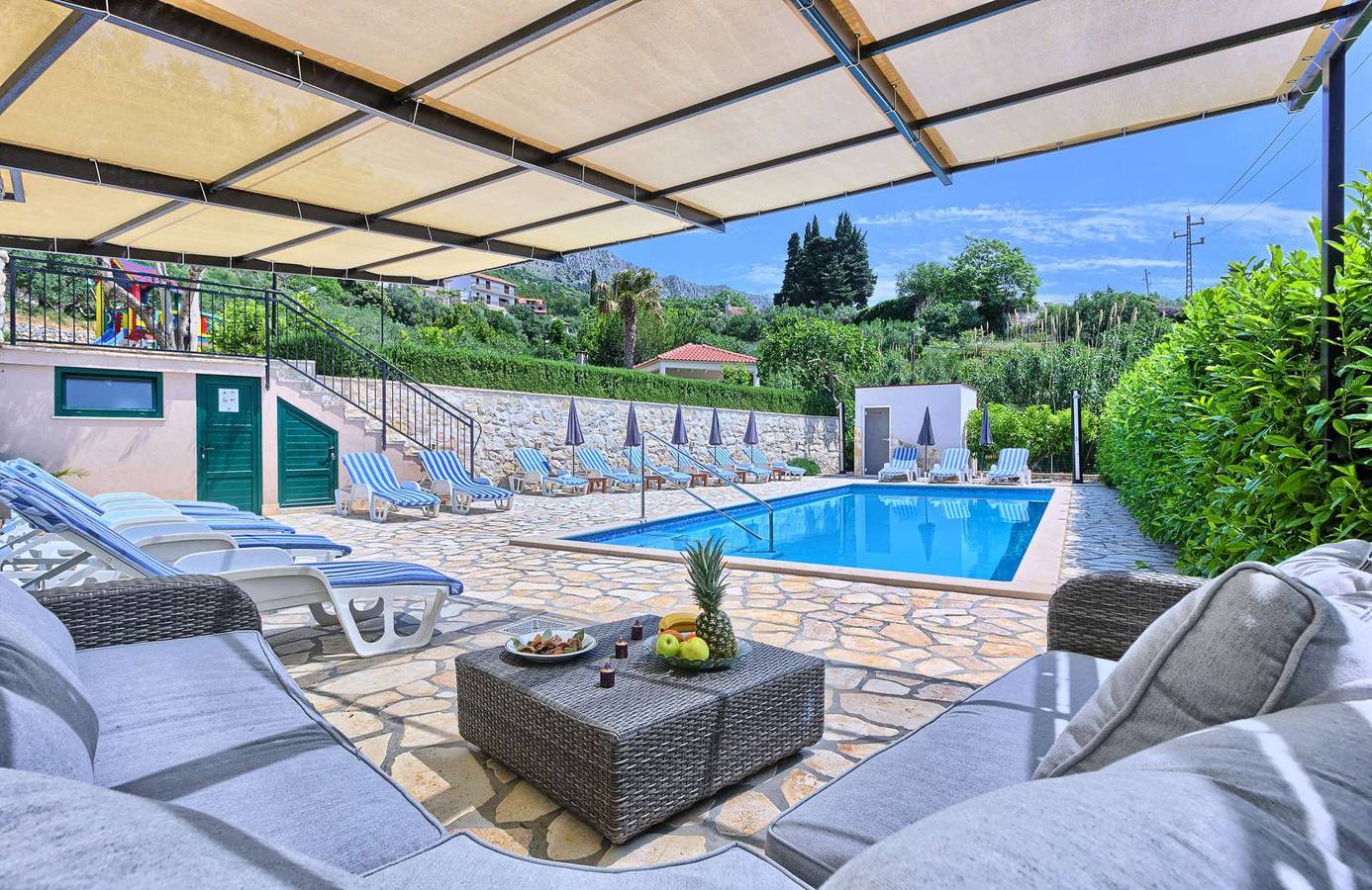 Villa Del Mare - z dziewięcioma sypialniami, basenem, jacuzzi, sauną, placem zabaw in Jesenice, Żupania splicko-dalmatyńska