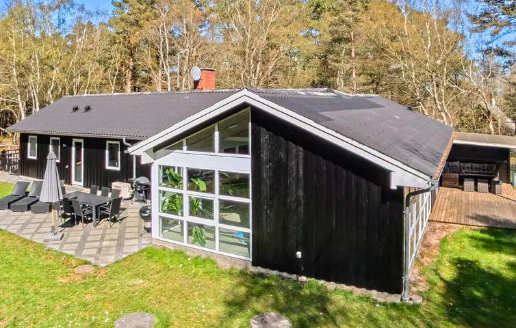Ferienhaus für 10 Personen, mit Terrasse und Whirlpool sowie Pool und Sauna am Mariagerfjord