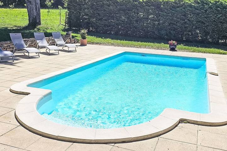 Location de vacances pour 4 personnes, avec Balcon/Terrasse et Terrasse ainsi que Jardin et Piscine à Bonnieux