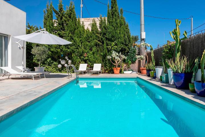 Villa La Paloma – Villa moderna con piscina privada a solo 350 m del mar in Platja de l'Amerador (el Campello), Campello