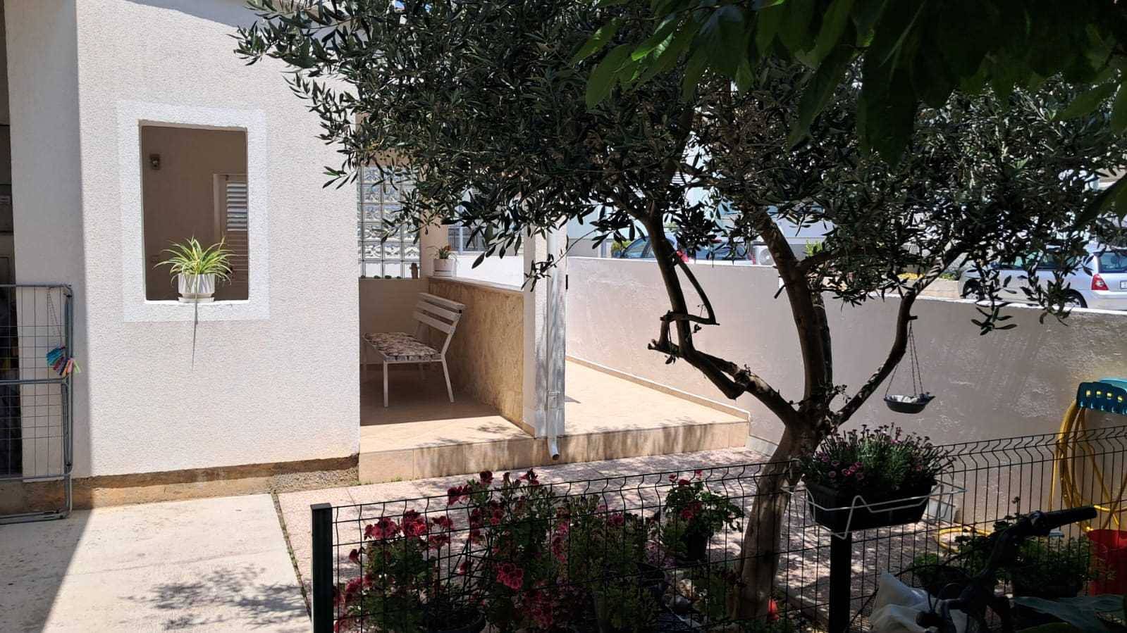 Ganze Wohnung, Budget-Friendly Studio Jelena Near the Sea in Vodice, Šibenik-Knin