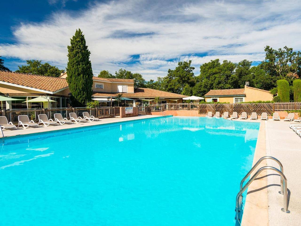 Maison de vacances « 30 Les Mazets de Gaujac » avec piscine et jardin partagés in Gaujac, Région de Nîmes