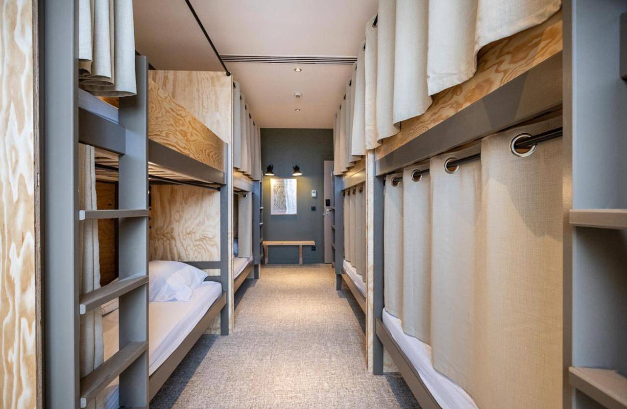4-Bed Mixed Dormitory Room in Versailles, Yvelines