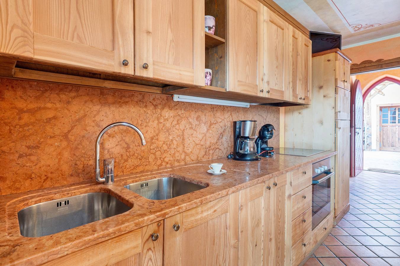 Entire apartment, Apartment 'Golden' with Mountain View, Shared Garden and Wi-Fi in Coredo, Predaia