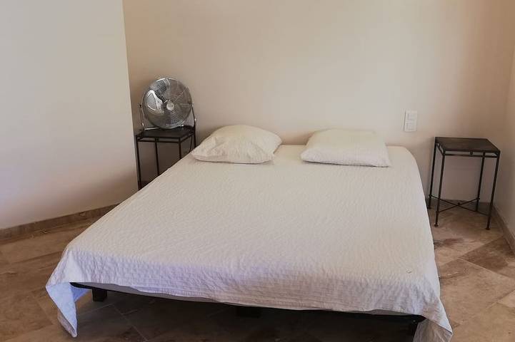 Gîte pour 4 personnes, avec jardin et terrasse à Rognes - 2