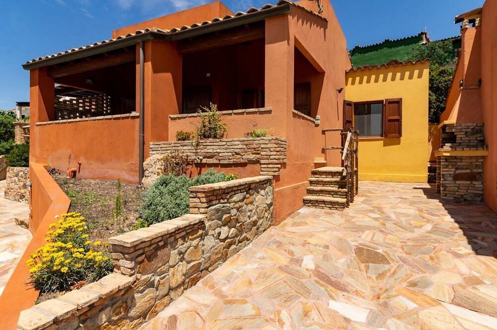 Loi's 2 Detached cottage with sea view and garden in Arbus (Gemeente), Campidano di Terralba