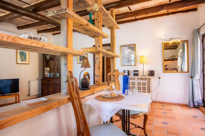 Vacation Apartment "Individual Guesthouse Mallorca" with Mountain Views, Pool & Wi-Fi in Manacor, Øst Mallorca