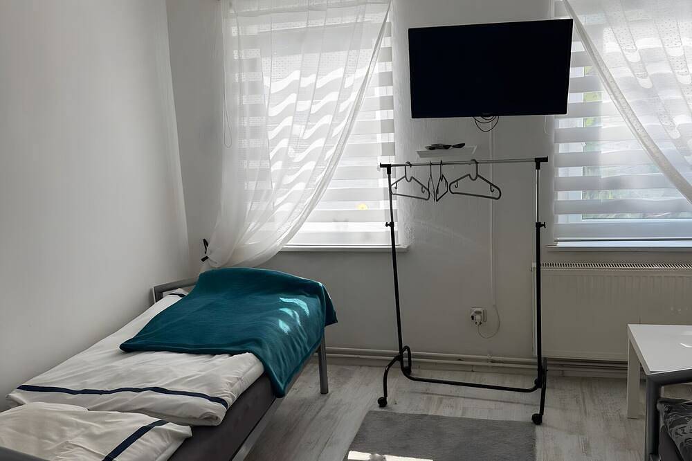 Entire apartment, Apartment 'Ferienwohnung Rothentor2' with Private Terrace and Wi-Fi in Dorf Mecklenburg, North-West Mecklenburg (Wismar region)