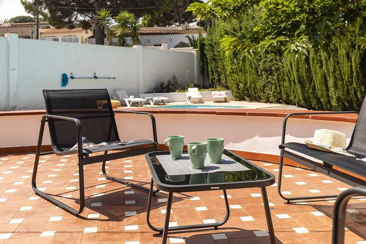 Chalet para 6 personas, con vistas además de terraza y jardín en Alt Empordà - 4