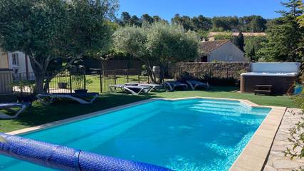 Cottage pour 6 personnes, avec terrasse et jardin ainsi que jacuzzi et piscine à Montbrun-des-Corbières