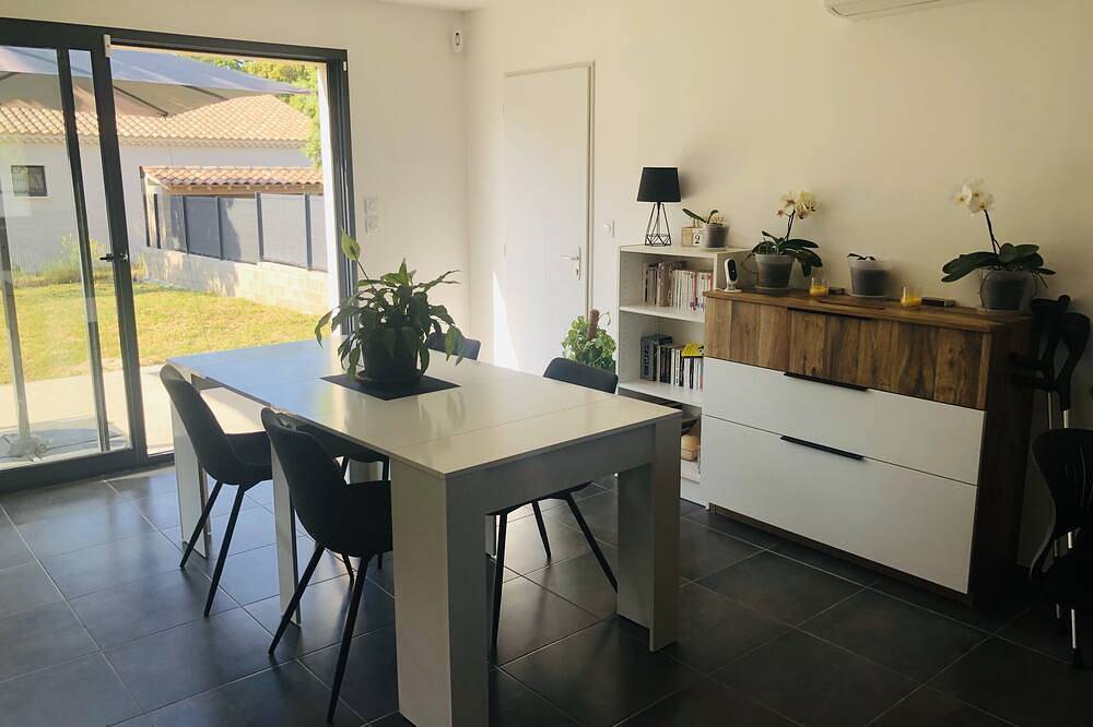 New house near Avignon in Rochefort-du-Gard, Nimes region