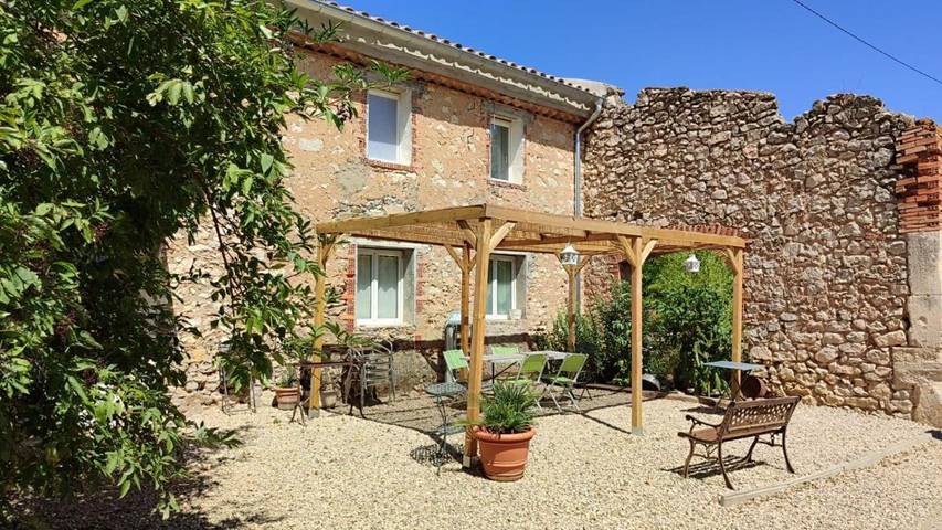 Location de vacances pour 6 personnes, avec terrasse, animaux acceptés à Thézan-des-Corbières