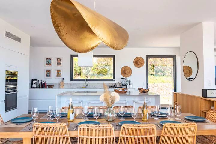 Villa pour 14 personnes, avec jardin et terrasse ainsi que piscine et vue en Corse - 3