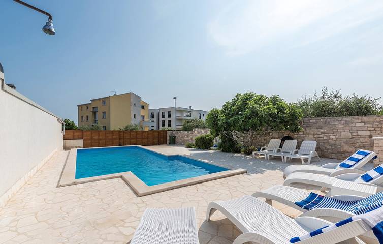 Villa für 10 Personen, mit Garten und Pool in Umag - 2