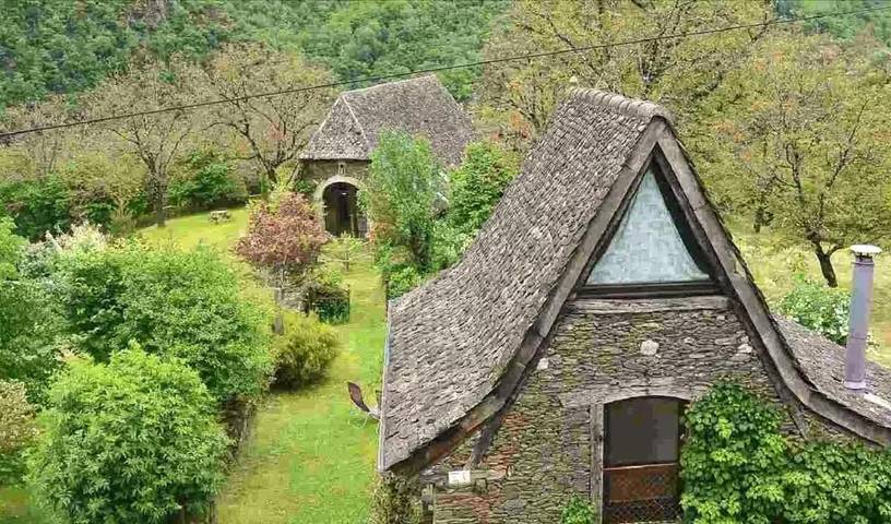 Location de vacances pour 3 personnes, avec jardin ainsi que piscine et vue à Cassaniouze - 2