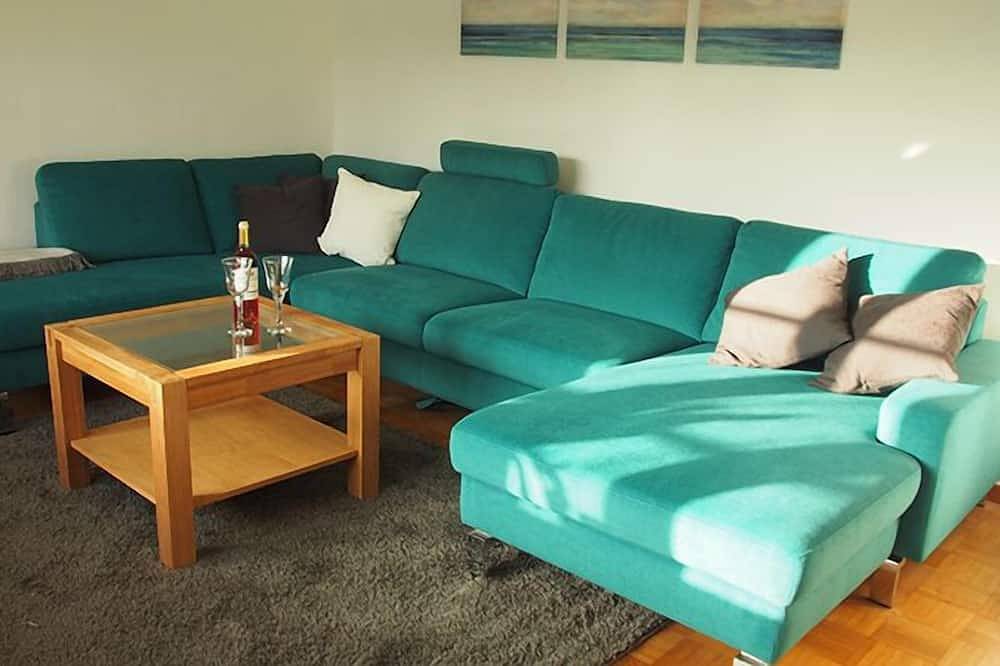 Ganze Wohnung, Austernfischer - Kachelofen, Garten, Sandkasten, gemein. Waschmaschine,Parkplatz in Ockholm, Nordfriesland