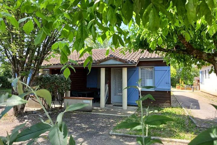 Location de vacances pour 4 personnes, avec terrasse et piscine, animaux acceptés à Montpezat-de-Quercy
