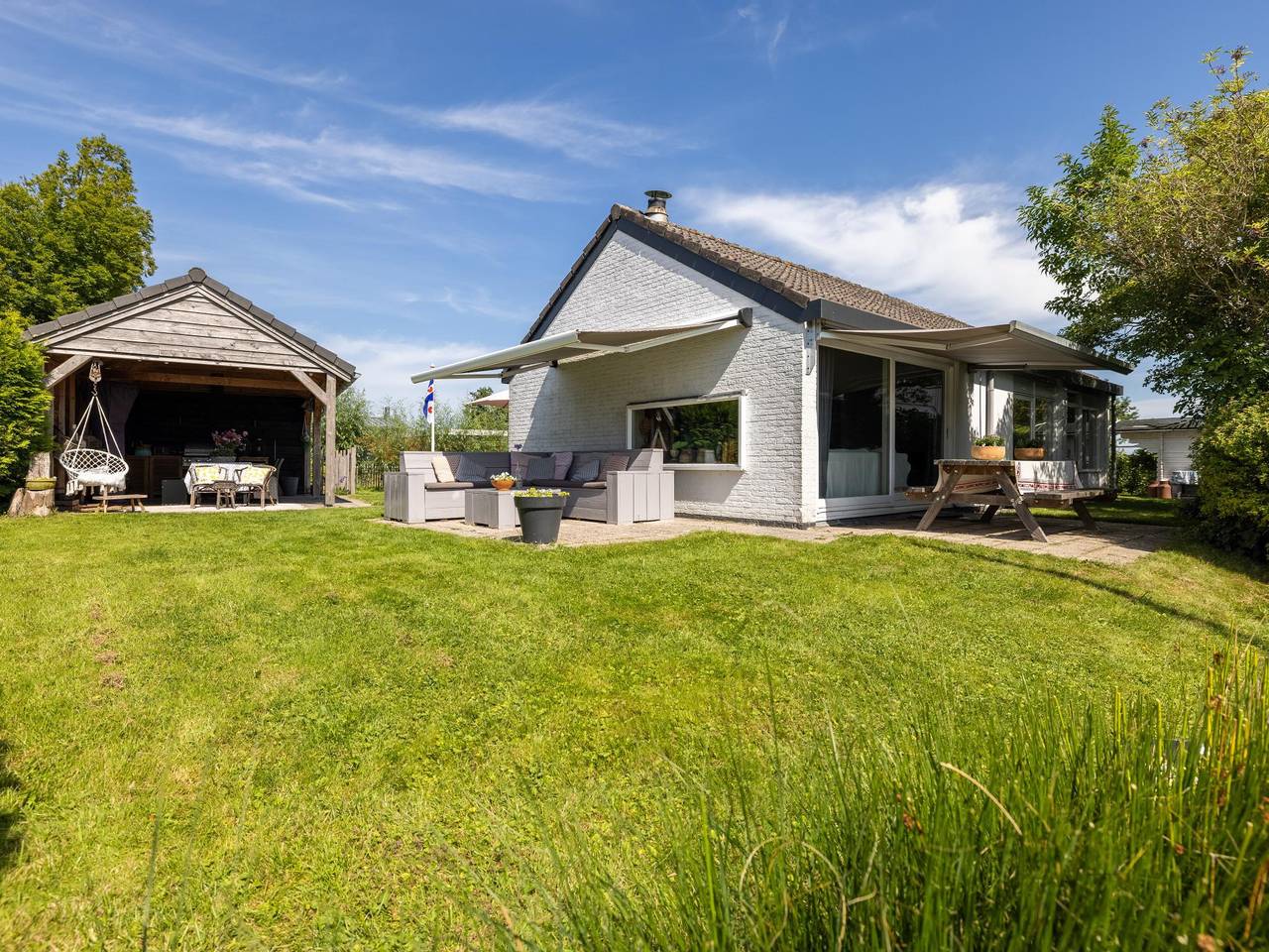 Ferienhaus am Wasser mit Bootssteg
 in Boornzwaag, Friesland
