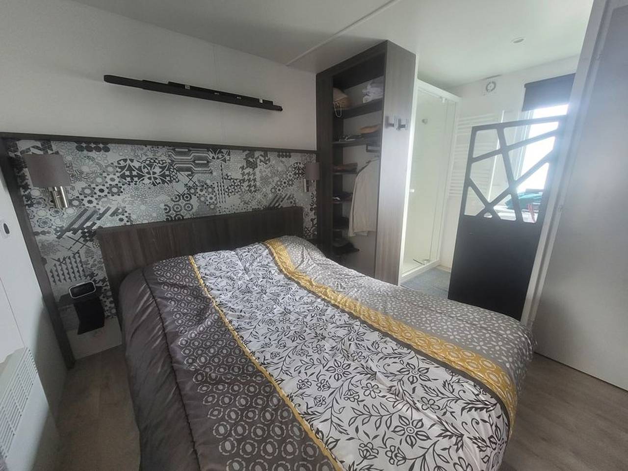 Mobil-home moderne avec piscine couverte, proche mer, 6 pers, animaux admis in Saint-Hilaire-de-Riez, Vendée