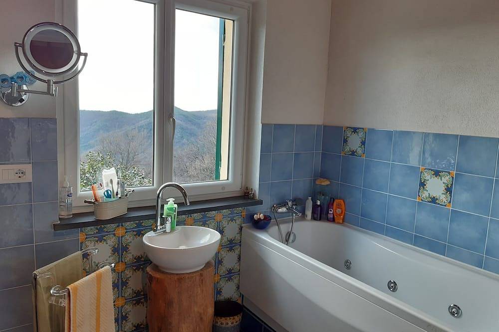 Rustikes Landhaus mitten in der Natur mit blick auf dem Meer in Varazze, Riviera di Ponente