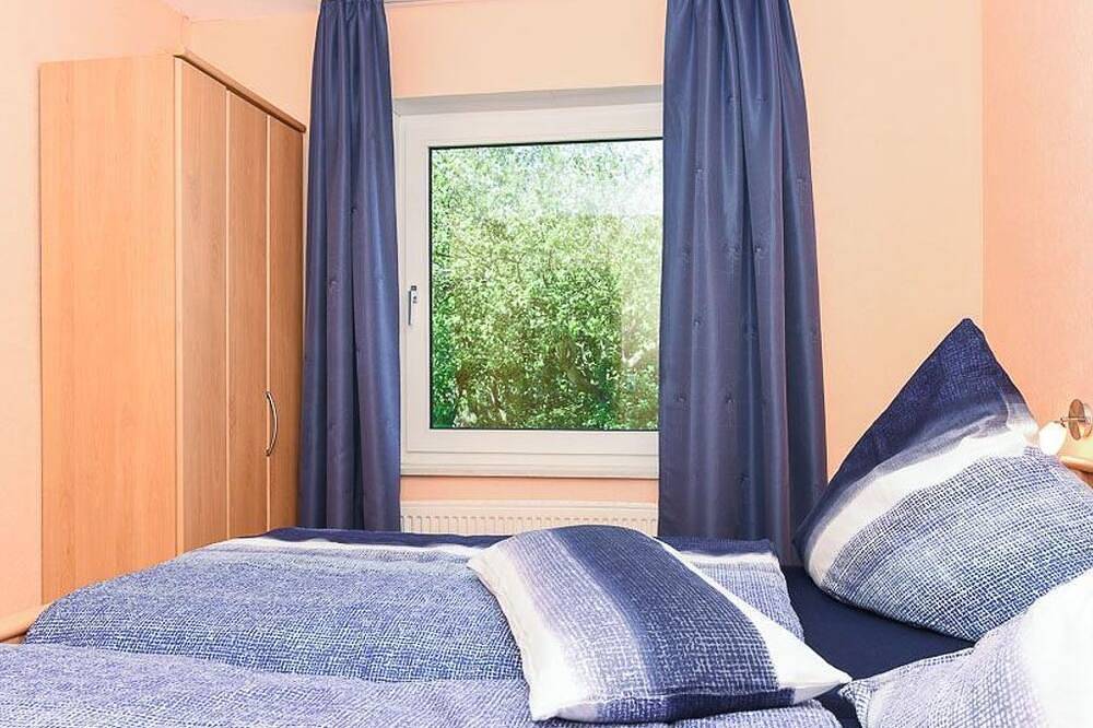 Ganze Wohnung, Ferienwohnung West - Haus Deichblick in Ostbense, Neuharlingersiel