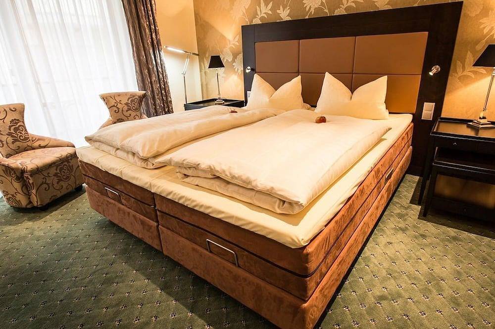 Doppelzimmer Dusche/Wc/Landhaus - Schloss-Hotel Petry in Burg Eltz, Treis-Karden