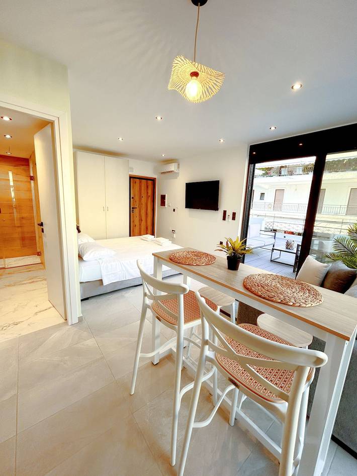 Apartamento entero, No 7 - Theo Rooftop Loft with City View in Sección central de Atenas, Atenas