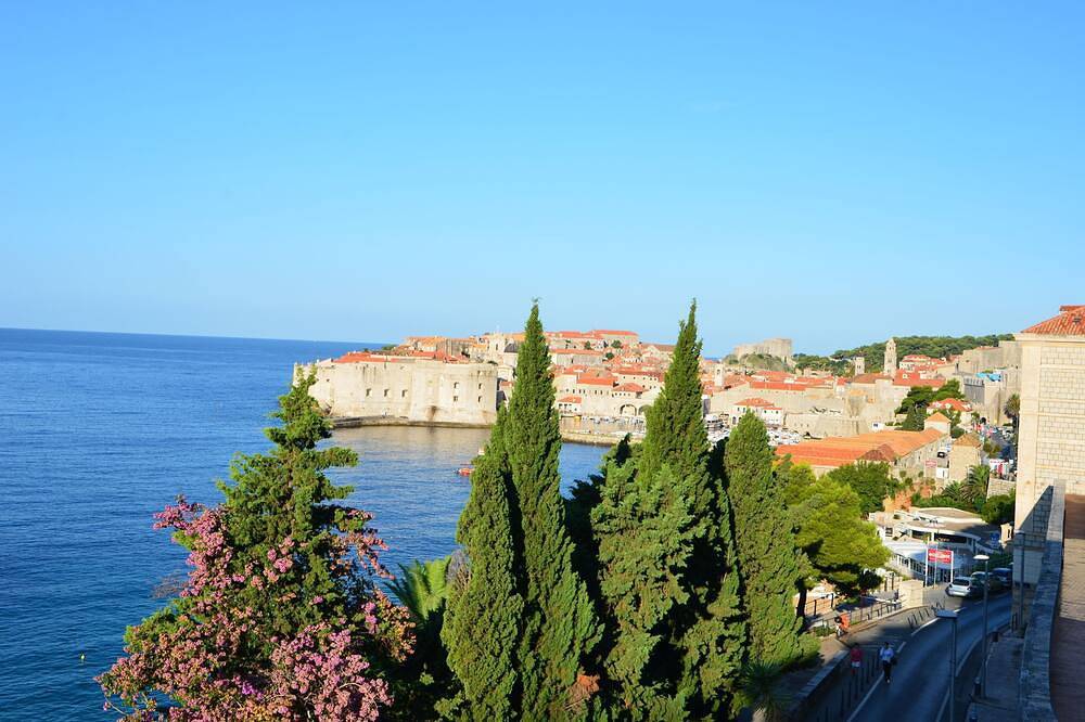Geheel appartement, Summer discounts - Serene 2-bedroom with AC in the heart of Dubrovnik in Dubrovnik, Grad Dubrovnik