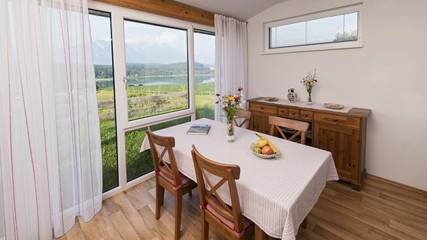 Ferienhaus für 5 Personen, mit Garten und Terrasse sowie Ausblick und Seeblick, mit Haustier in Kärnten