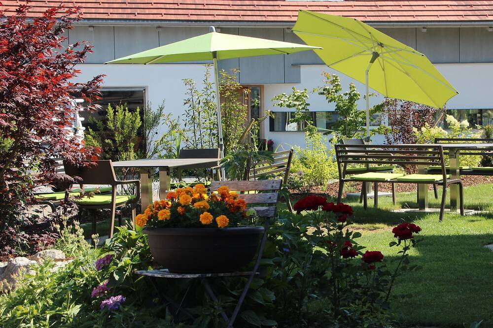 Ganze Wohnung, Country-style holiday apartment (sauna, table football, darts, billiards) in Argenbühl, Württembergisches Allgäu