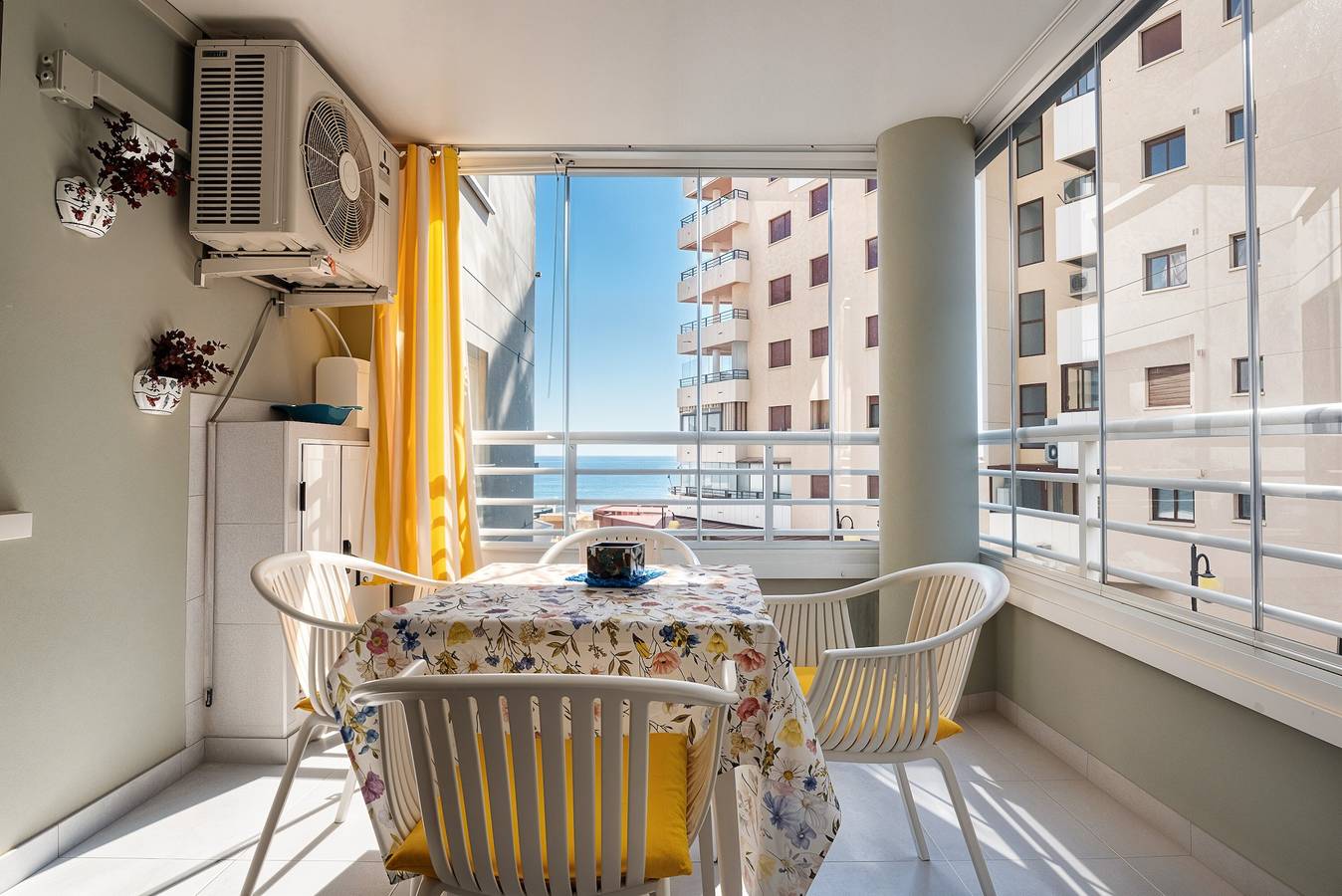 Ganze Wohnung, Apartment 'Bajo El Sol De Calpe' mit Meerblick, Wlan und Klimaanlage in Playa de la Fossa, Calpe