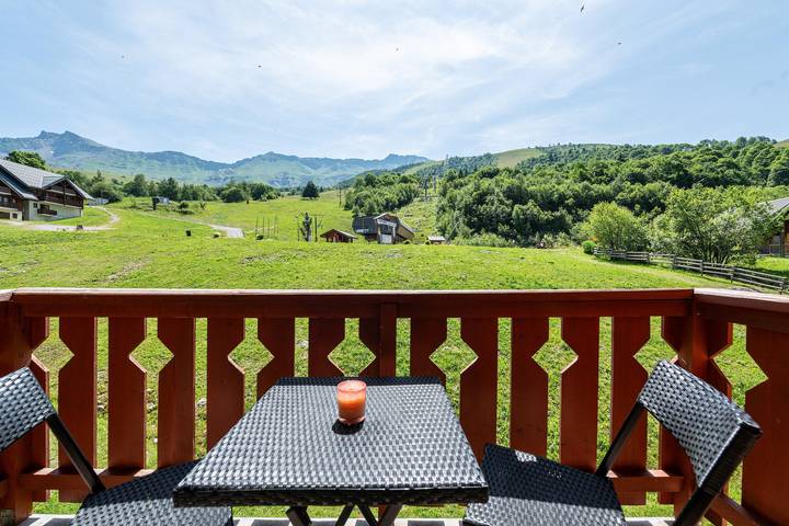 Apartamento entero, Apartamento 'Appartement 4-6 Personnes' con vistas a la montaña, balcón y Wi-Fi in Saint-François-Longchamp 1650, Saint-François-Longchamp