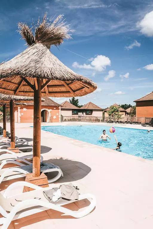 Gîte pour 8 personnes, avec piscine, animaux acceptés à Prayssac - 2