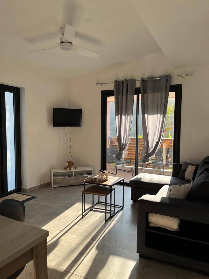 Gîte pour 6 personnes, avec jacuzzi et balcon dans Les Makes - 3