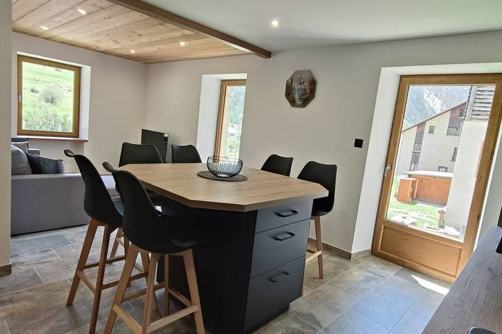 Gîte pour 4 personnes, avec balcon et jardin à Cervières