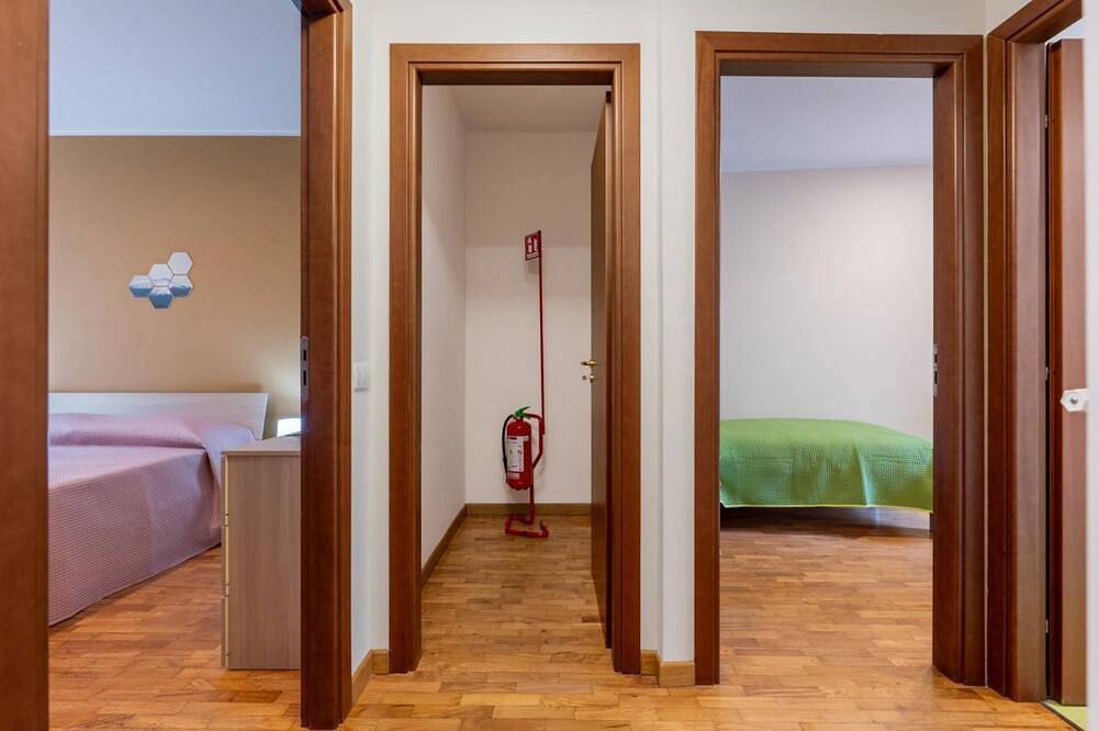 Ganze Wohnung, A cozy and spacious 110 square meters apartment, perfect for three people, located on the ground floor of a modern building.The property is located in Nicolosi, a town in the province of Catania located on the southern slopes of Mount Etna, making it an in Nicolosi, Ätna