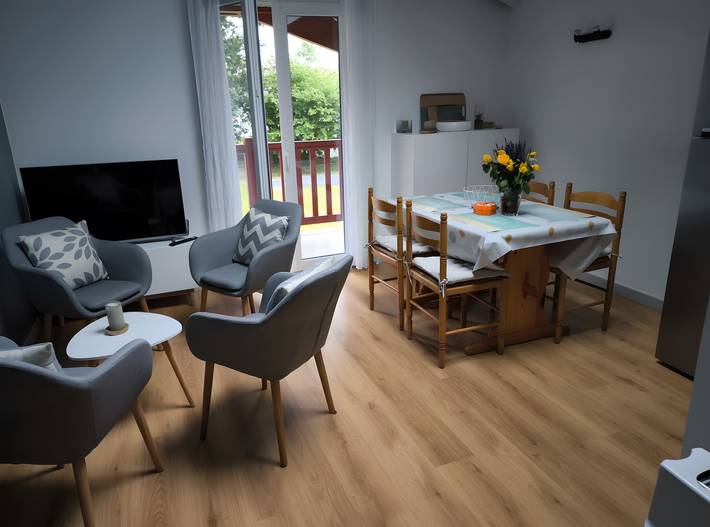 Apartamento entero, Apartamento 'Gîte Peyo Saint-Pée-sur-Nivelle' con vistas a la montaña, jardín compartido y Wi-Fi in Saint-Pée-sur-Nivelle, Region de Bayona