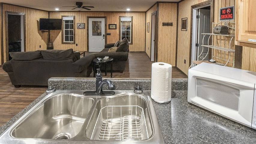 Log cabin for 8 people, with yard and terrace in Lake Guntersville